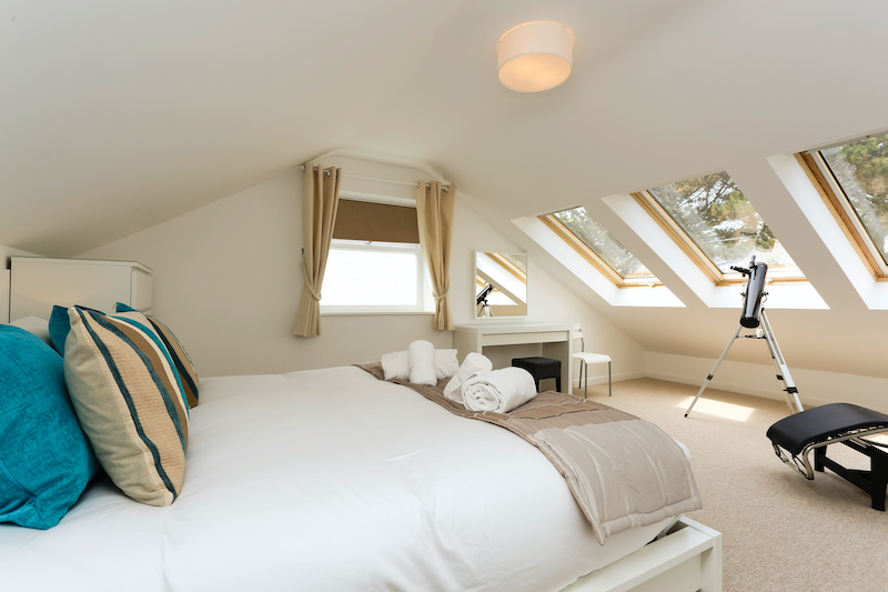Bedroom 1 kingsize with sea view | Endless Summer Beach House Croyde | Luxury 4 Bed (Sleeps 10) | mail@holidaycroyde.com
